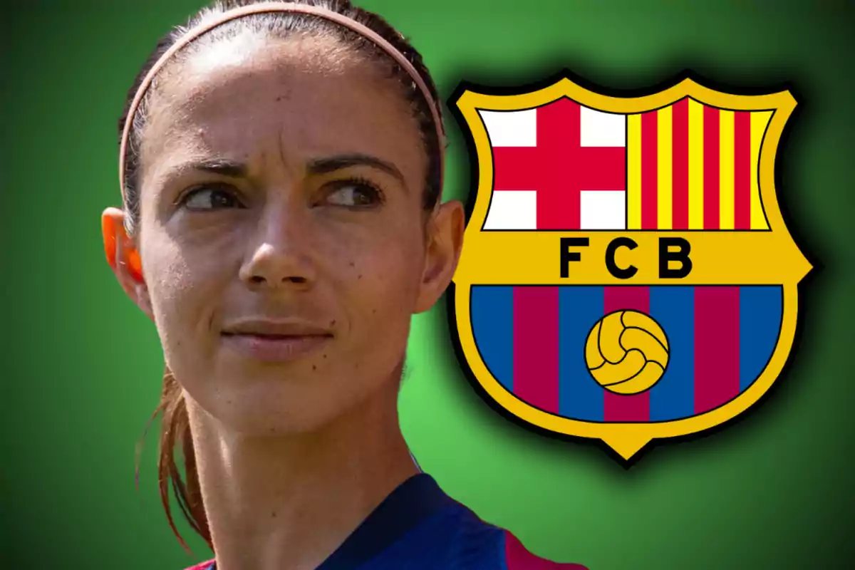 Futbolista con cinta en la cabeza frente al escudo del FC Barcelona sobre un fondo verde