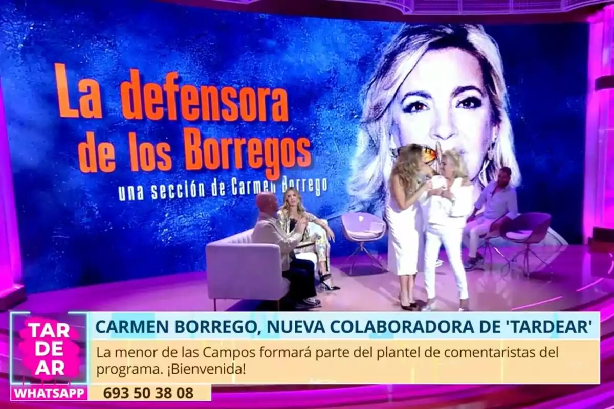 'Tardear' con fondo azul y letras naranjas que anuncian la sección La defensora de los Borregos, varias personas conversan y aplauden en un ambiente iluminado con luces rosas y moradas, en la parte inferior aparece un recuadro informativo sobre la incorporación de Carmen Borrego al programa TardeAR 'Tardear' con fondo azul y letras naranjas que anuncian la sección La defensora de los Borregos, varias personas conversan y aplauden en un ambiente iluminado con luces rosas y moradas, en la parte inferior aparece un recuadro informativo sobre la incorporación de Carmen Borrego al programa TardeAR