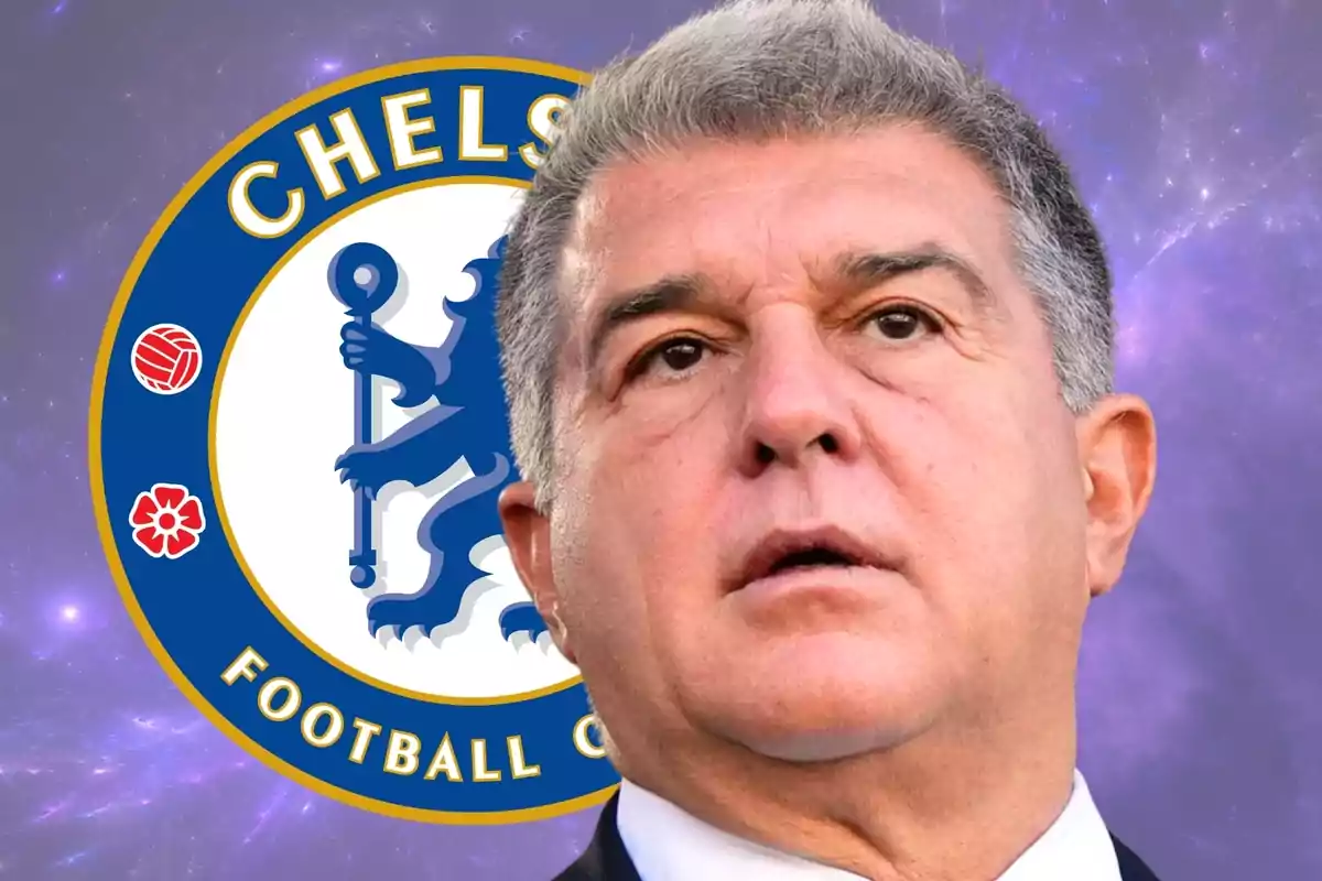 Hombre de cabello canoso en primer plano con el escudo del Chelsea de fondo sobre un cielo estrellado