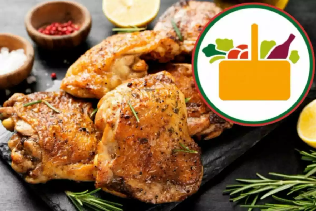 Muslos de pollo asados con hierbas y rodajas de limón junto a un logotipo de canasta de alimentos Muslos de pollo asados con hierbas y rodajas de limón junto a un logotipo de canasta de alimentos