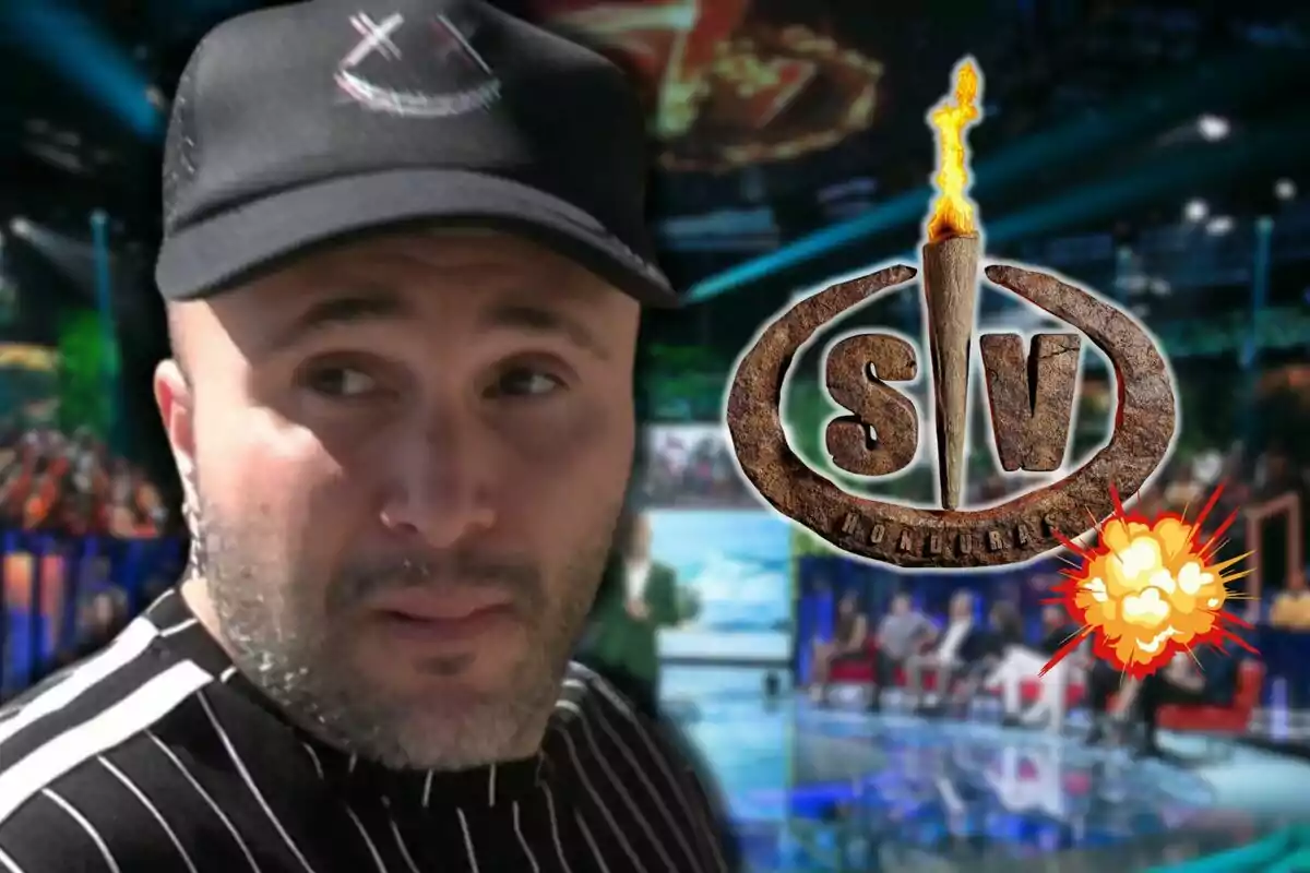 Kiko Rivera con gorra negra y camiseta de rayas en primer plano con el logo de un reality show y una explosión animada sobre un fondo de plató televisivo desenfocado