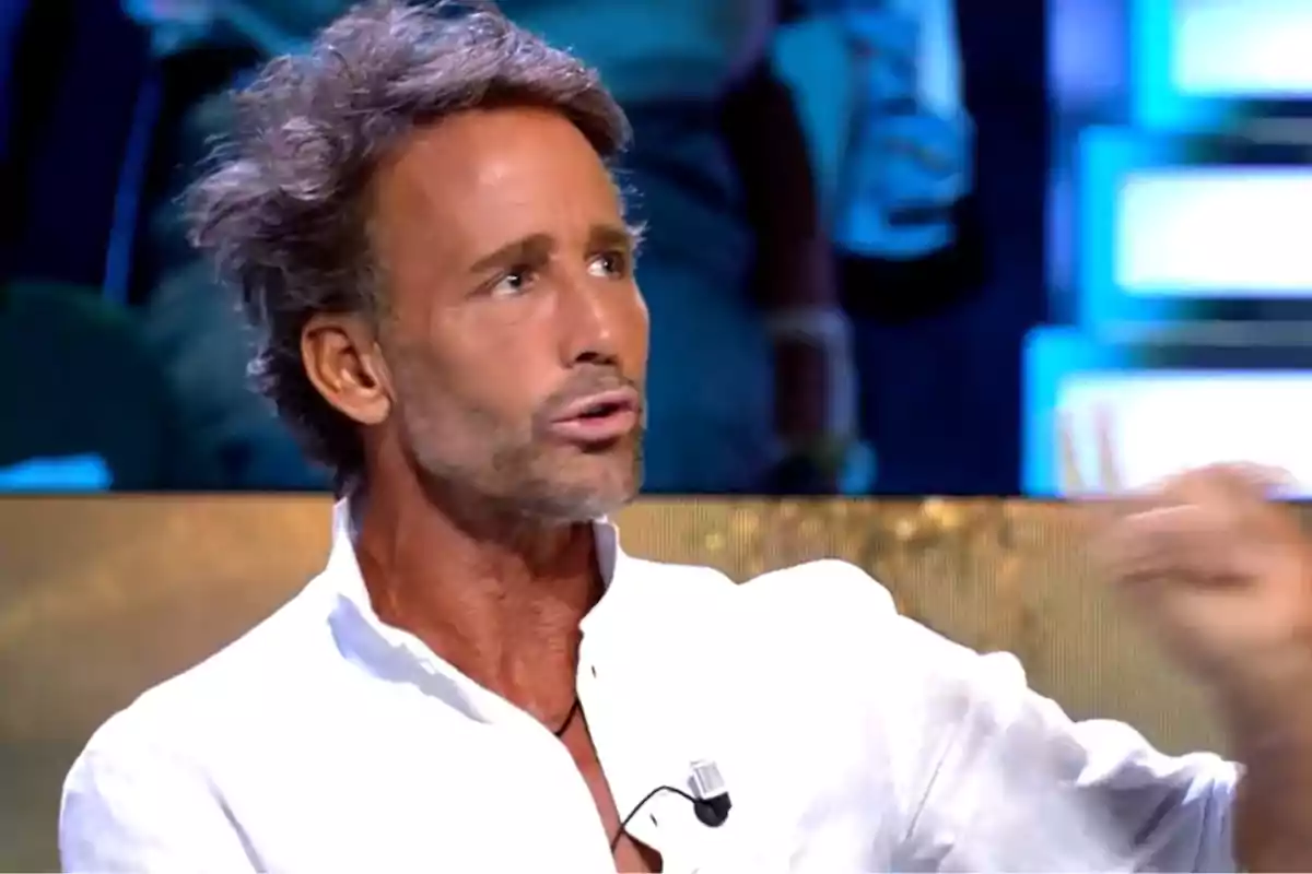 Álvaro Muñoz Escassi en el debate final de 'Supervivientes'