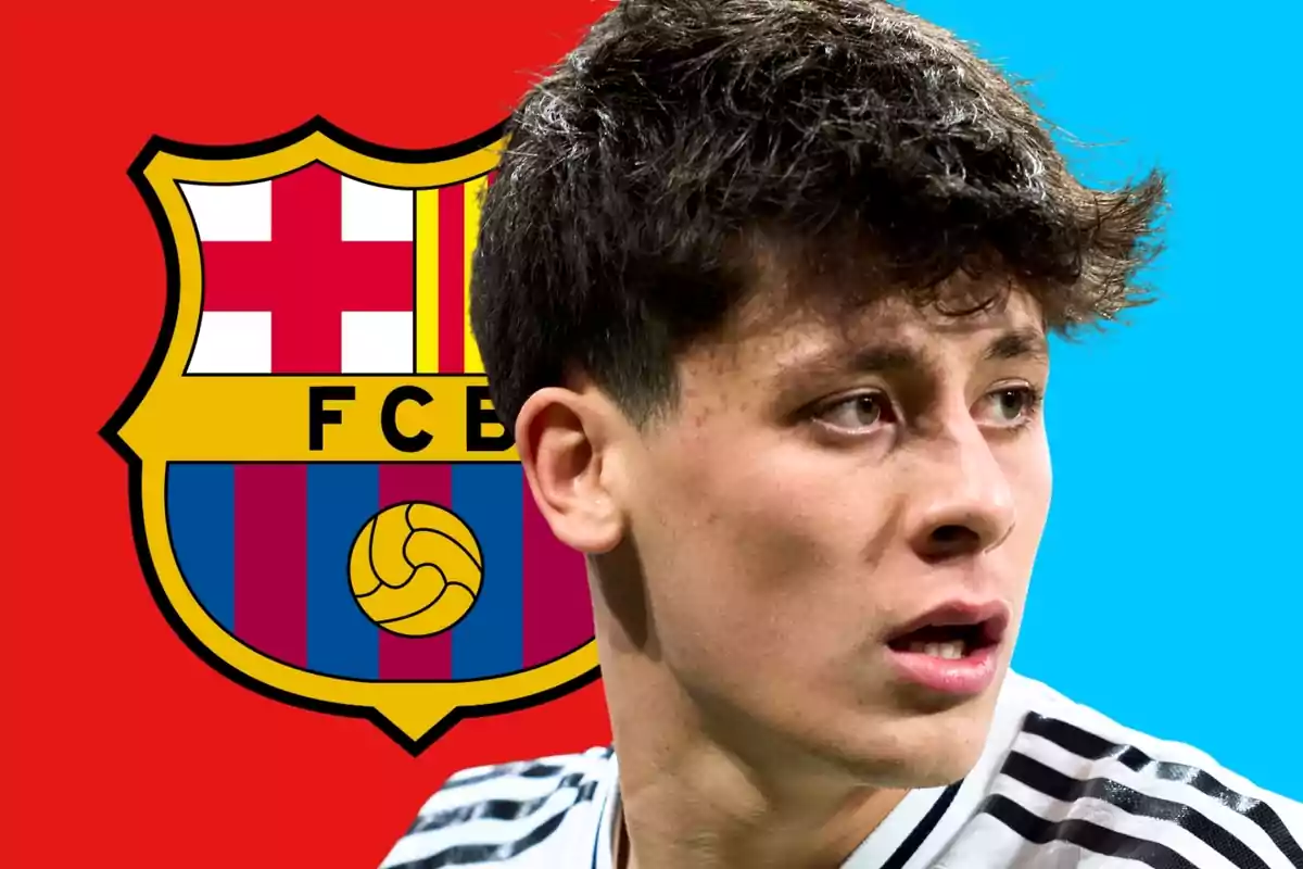 Joven futbolista con camiseta blanca y negra frente al escudo del FC Barcelona sobre fondo rojo y azul