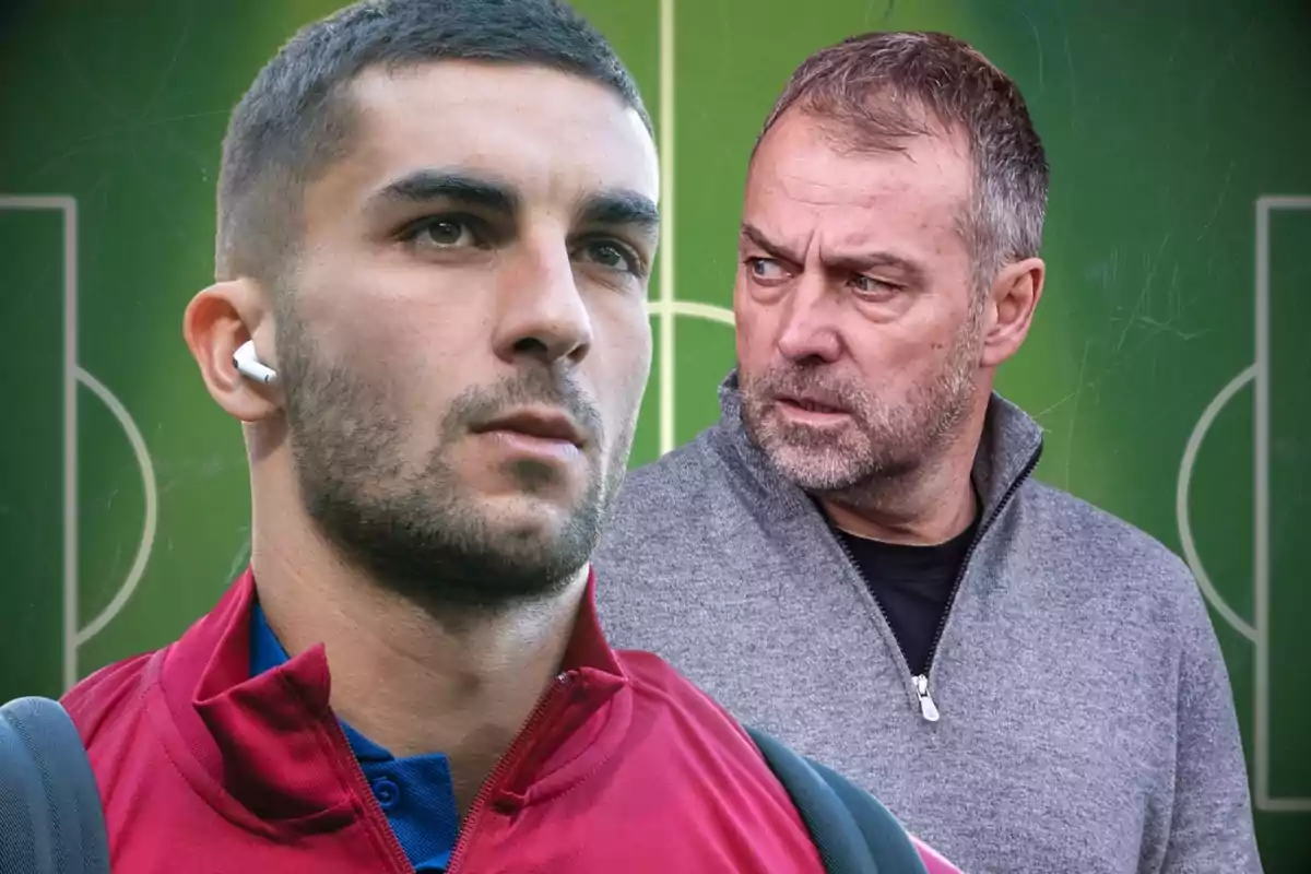 Un jugador de fútbol con auriculares y un hombre de cabello corto y barba mirándolo, ambos sobre un fondo de cancha de fútbol.