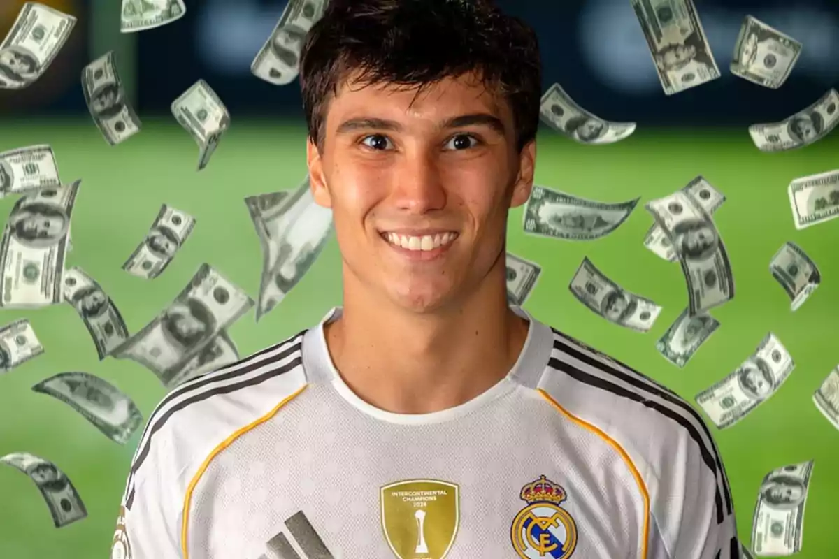 Futbolista con camiseta del Real Madrid sonriendo mientras billetes de dólar caen a su alrededor