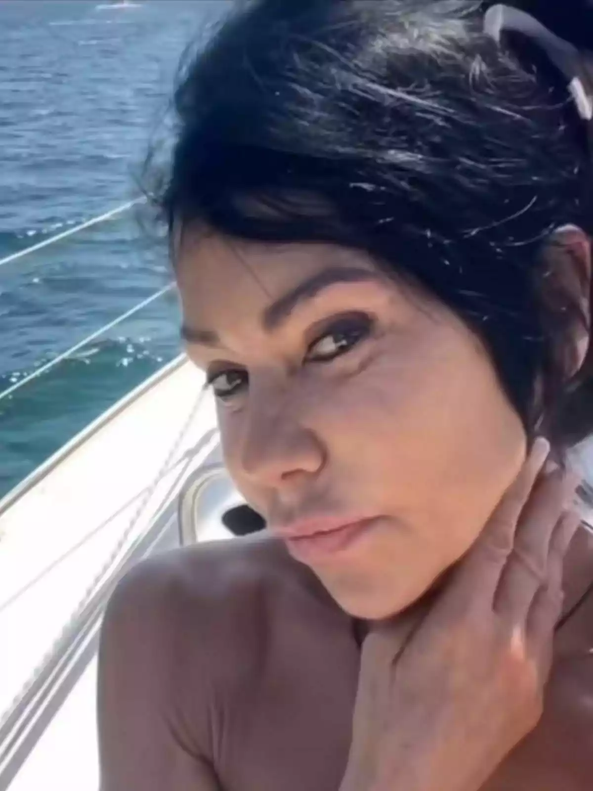 Maite Galdeano posando en un barco con el mar de fondo. Maite Galdeano posando en un barco con el mar de fondo.