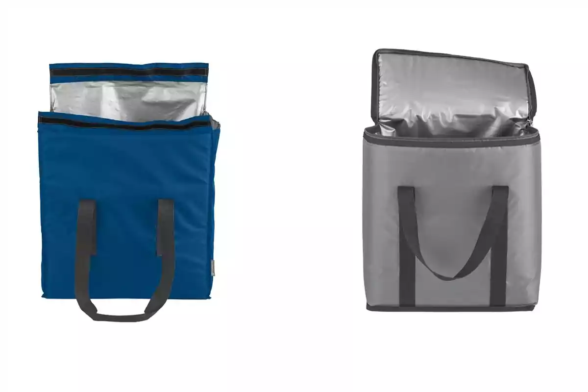 Dos bolsas térmicas abiertas, una azul y una gris, ambas con asas negras y forro interior plateado Dos bolsas térmicas abiertas, una azul y una gris, ambas con asas negras y forro interior plateado