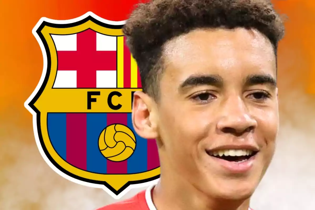 Joven futbolista sonriente con el escudo del FC Barcelona de fondo