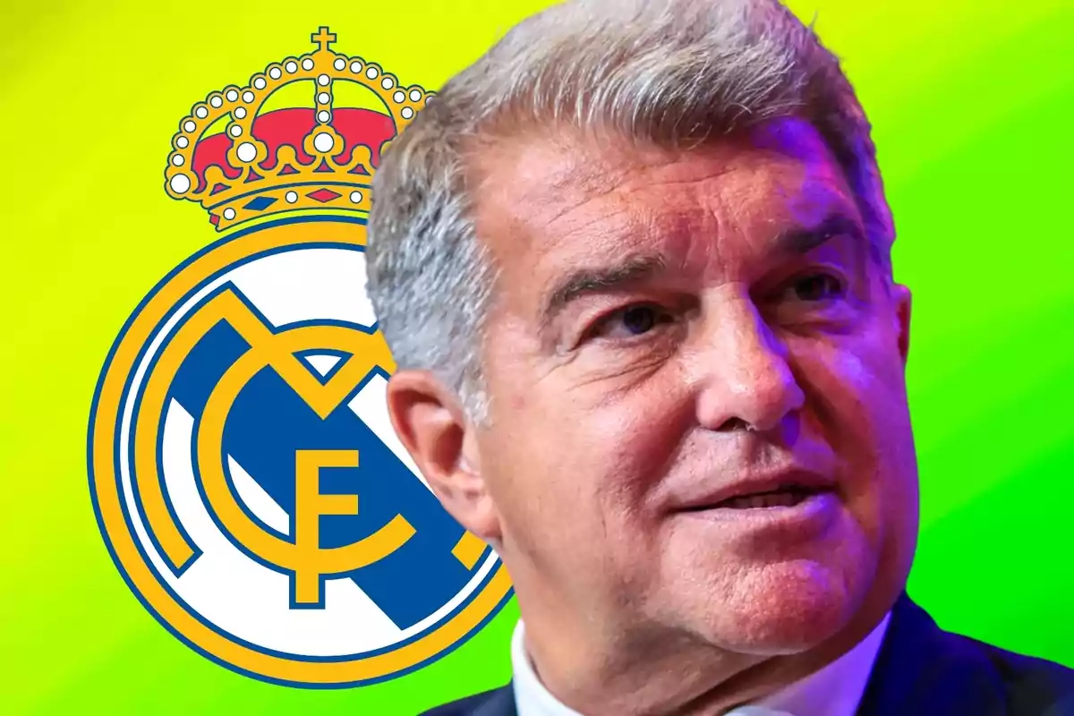 Hombre de cabello canoso en primer plano con el escudo del Real Madrid de fondo sobre un fondo amarillo y verde.
