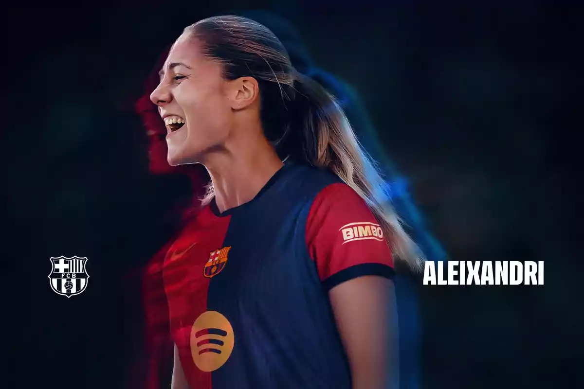 Futbolista con uniforme del FC Barcelona femenino sonríe de perfil con el nombre Aleixandri y el escudo del club a la izquierda Futbolista con uniforme del FC Barcelona femenino sonríe de perfil con el nombre Aleixandri y el escudo del club a la izquierda