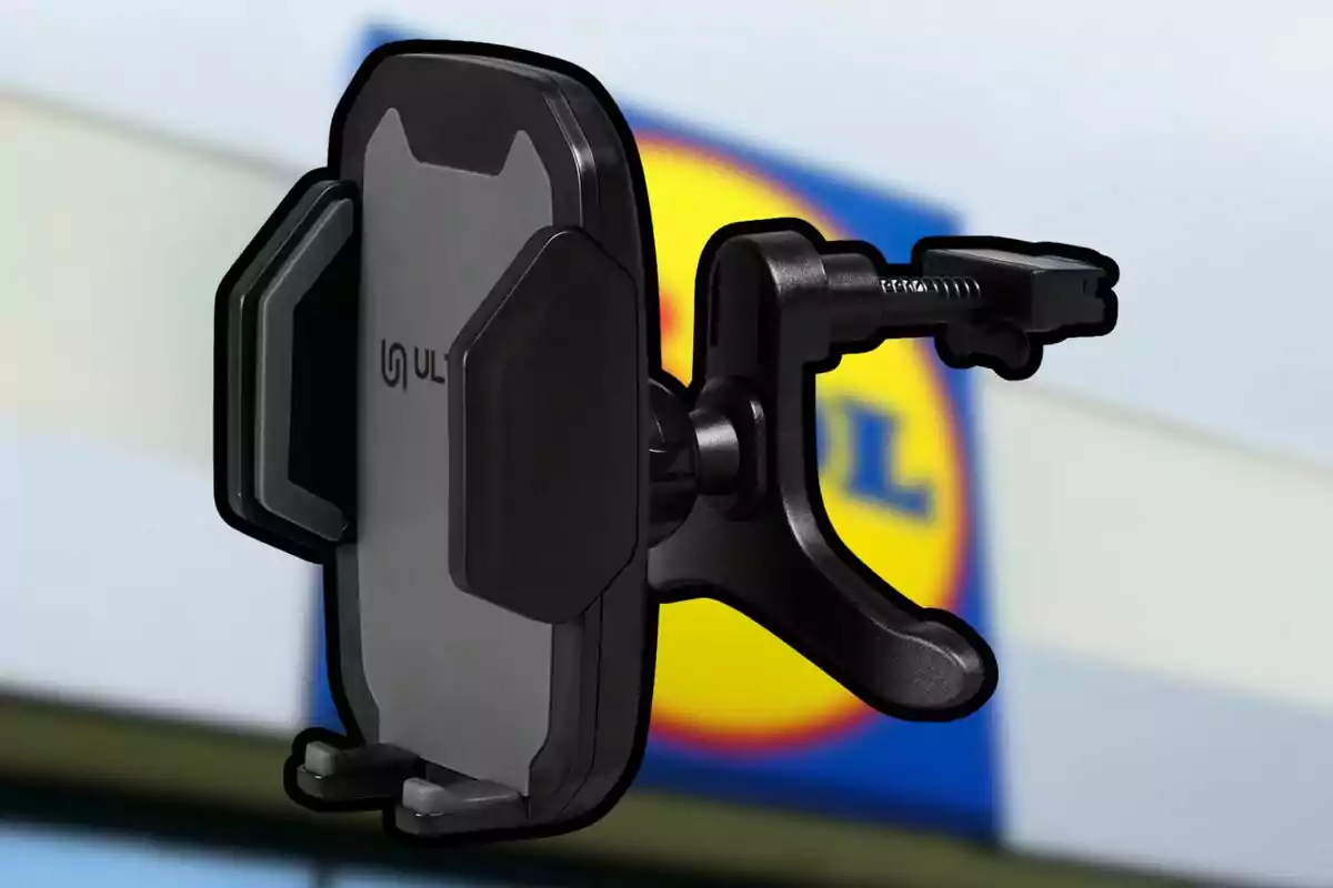 Soporte negro para teléfono móvil con fondo desenfocado de una tienda Lidl Soporte negro para teléfono móvil con fondo desenfocado de una tienda Lidl