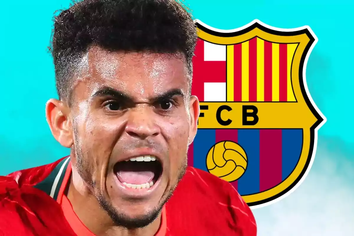 Futbolista gritando con el escudo del FC Barcelona de fondo