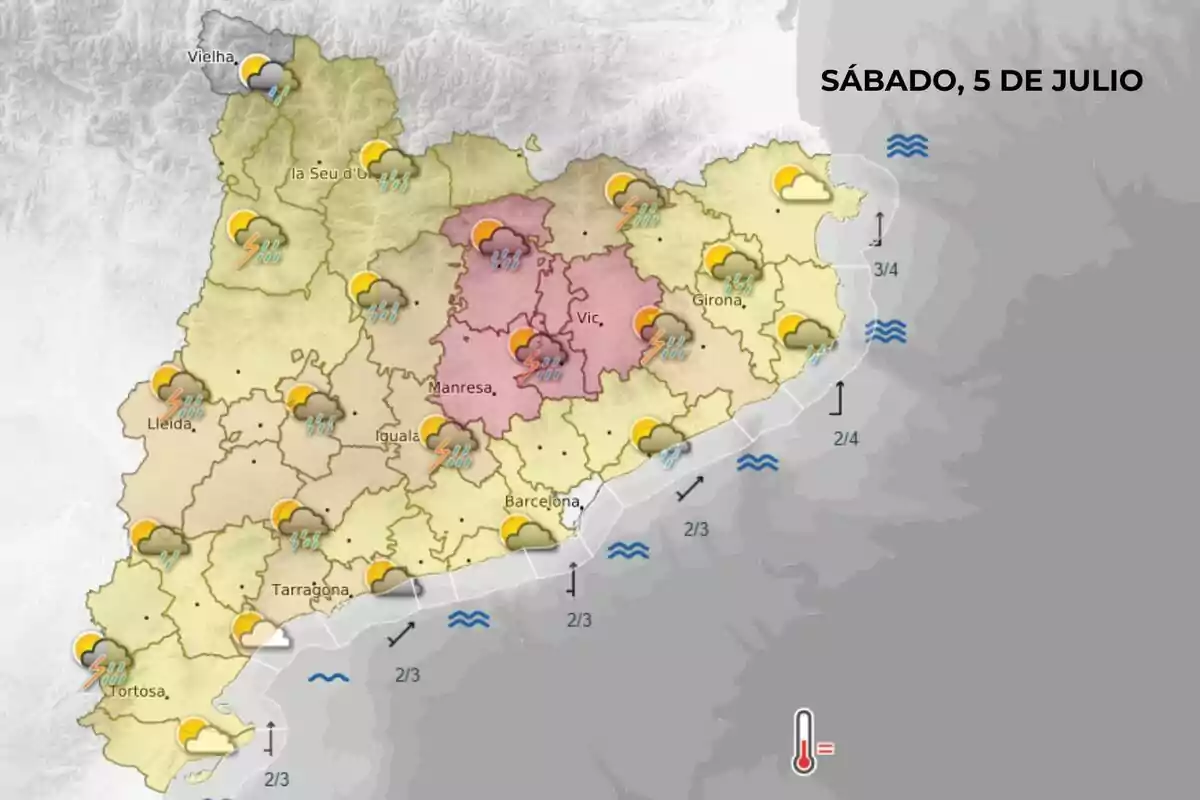 Mapa meteorológico de Cataluña para el sábado 5 de julio con pronóstico de lluvias, tormentas y nubes en varias zonas, especialmente en el centro, y símbolos de oleaje en la costa. Mapa meteorológico de Cataluña para el sábado 5 de julio con pronóstico de lluvias, tormentas y nubes en varias zonas, especialmente en el centro, y símbolos de oleaje en la costa.