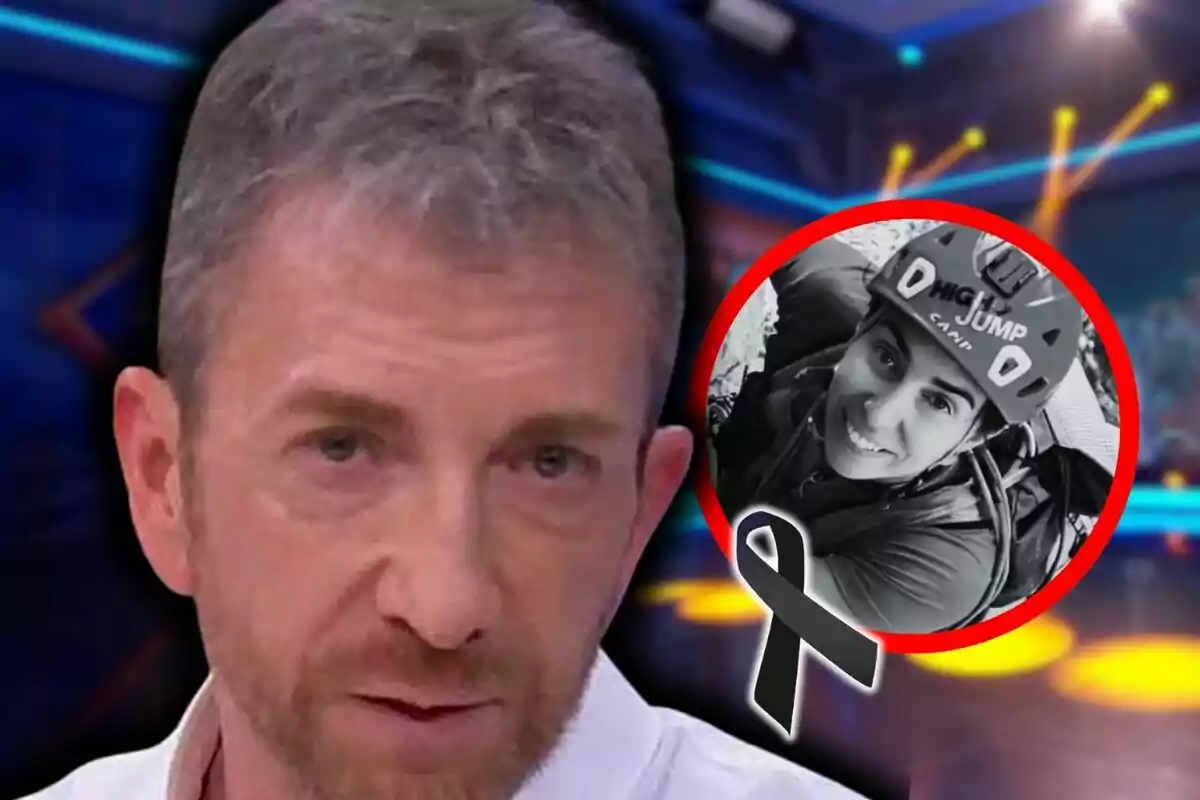 Montaje de fotos de Pablo Motos con expresión seria en primer plano, al fondo un círculo rojo con la foto en blanco y negro de una persona usando casco de escalada y un moño negro de luto, la cual es Marta Jiménez.