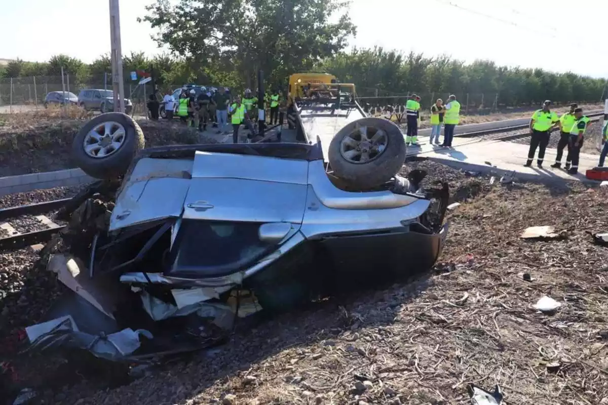 Accidente en Alcolea (Córdoba), donde un coche ha sido arrollado por un tren