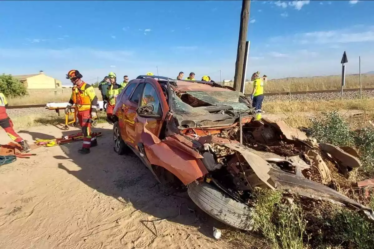 Coche accidentado tras ser arrollado por un coche