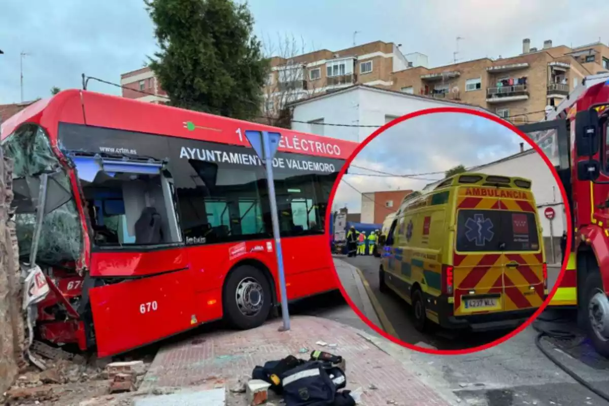 Montaje con un autobús accidentado y una ambulancia