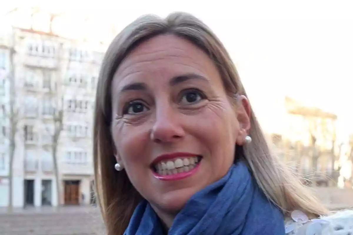 Primer plano de Ainhoa Armentia en las calles de Vitoria