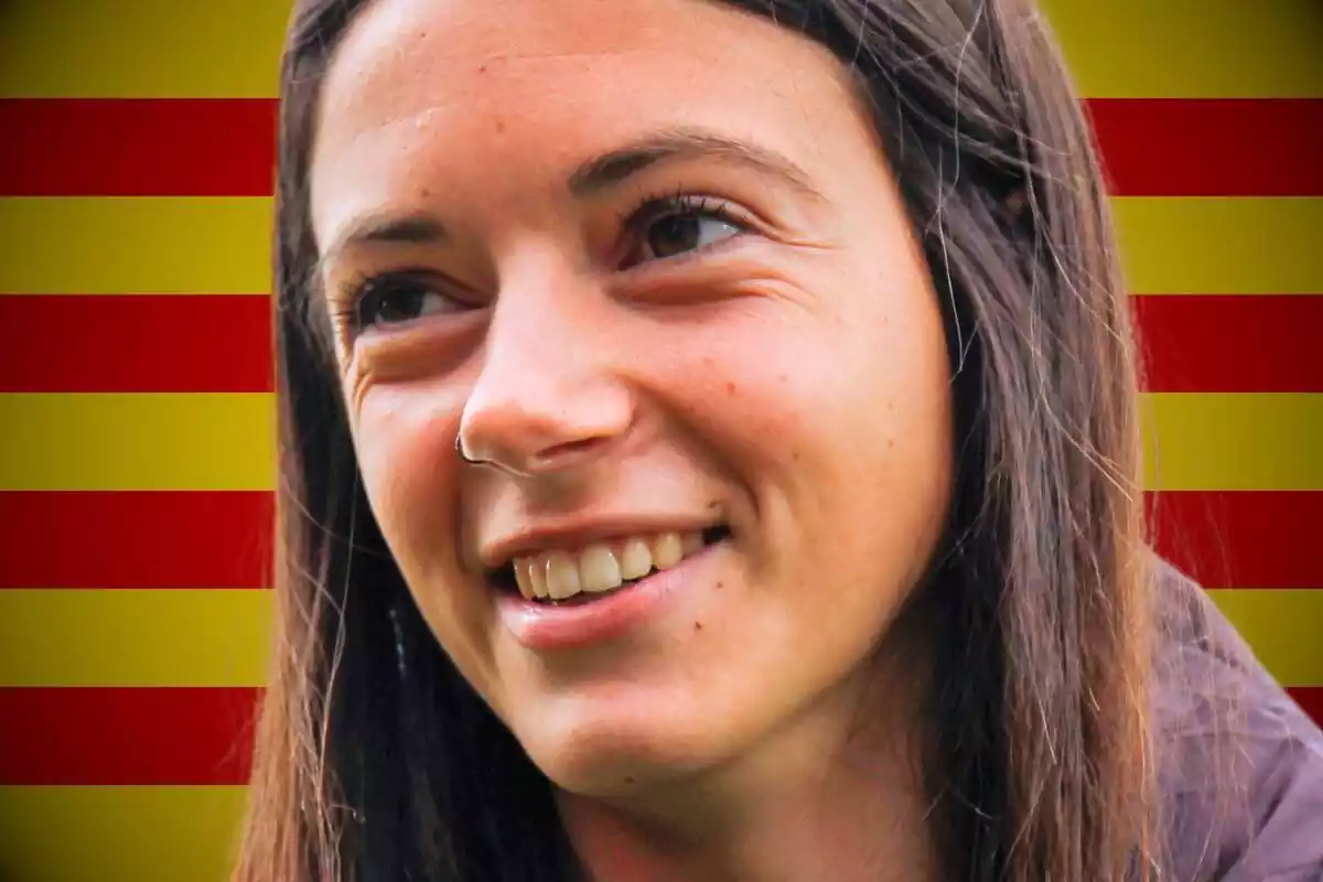 Aitana Bonmatí con la bandera de Cataluña al fondo
