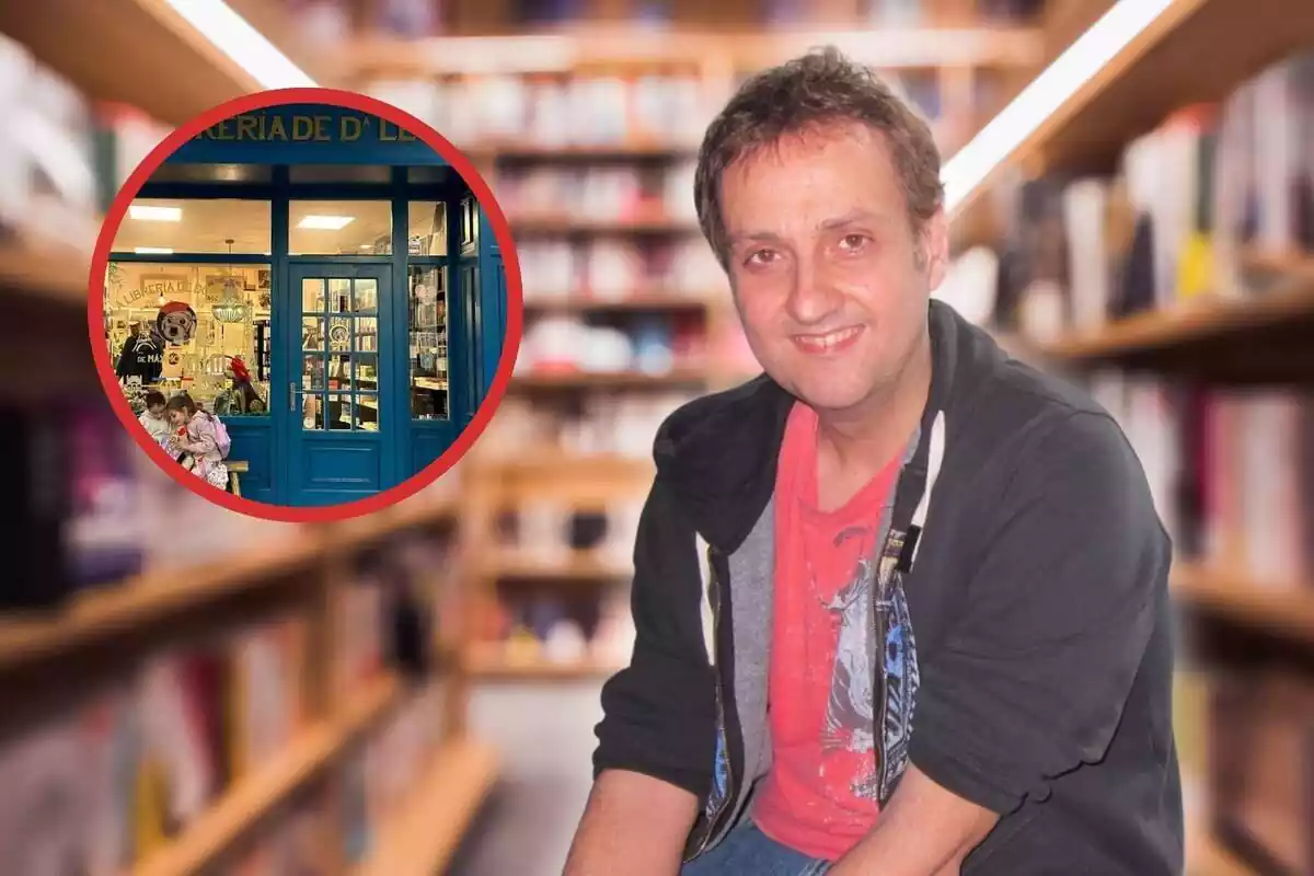Albert Espinosa sobre un fondo de una libreria borrosa y a su izquierda un círculo con una libreria azul
