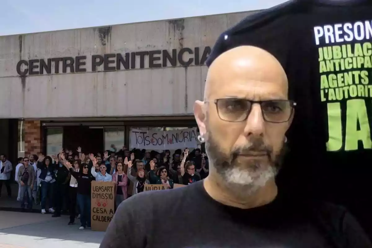 Montaje con un primer plano de Alberto Gómez y de fondo una protesta de trabajadores de prisiones en las puertas de Brians