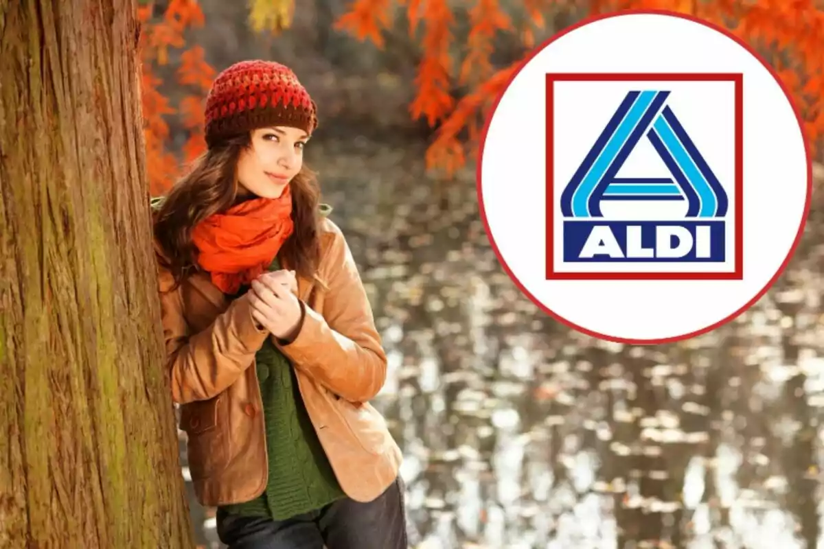 Una mujer con gorro y bufanda de colores otoñales apoyada en un árbol junto a un logotipo de Aldi.