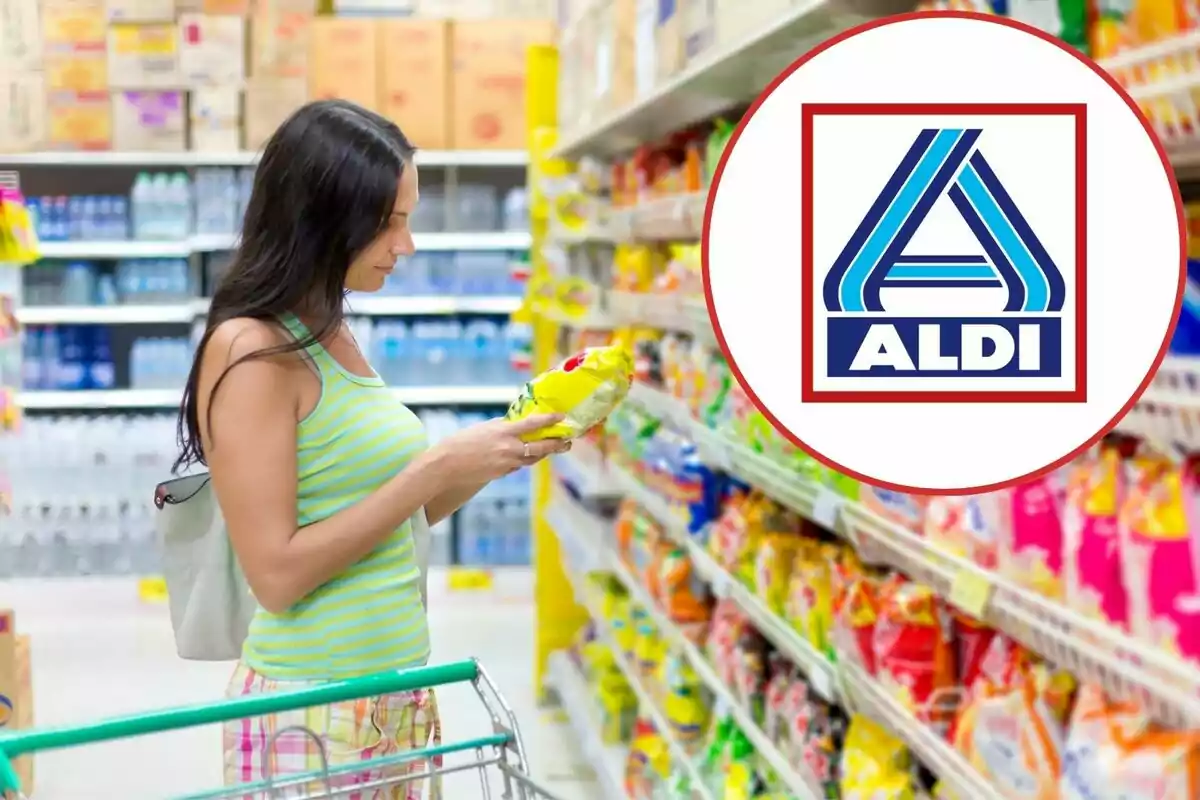 Una mujer comprando en un supermercado con el logotipo de Aldi en un círculo a la derecha.