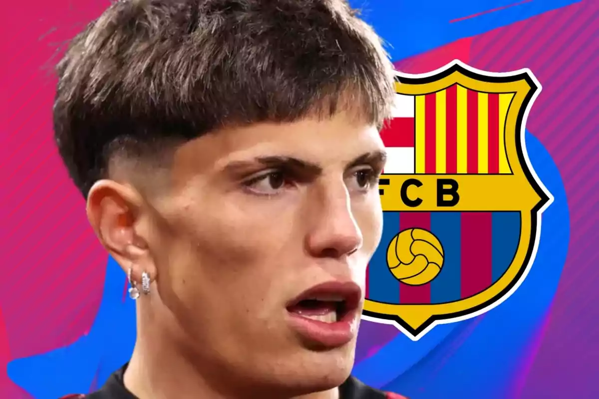 Un joven con corte de cabello moderno y aretes frente al escudo del FC Barcelona.