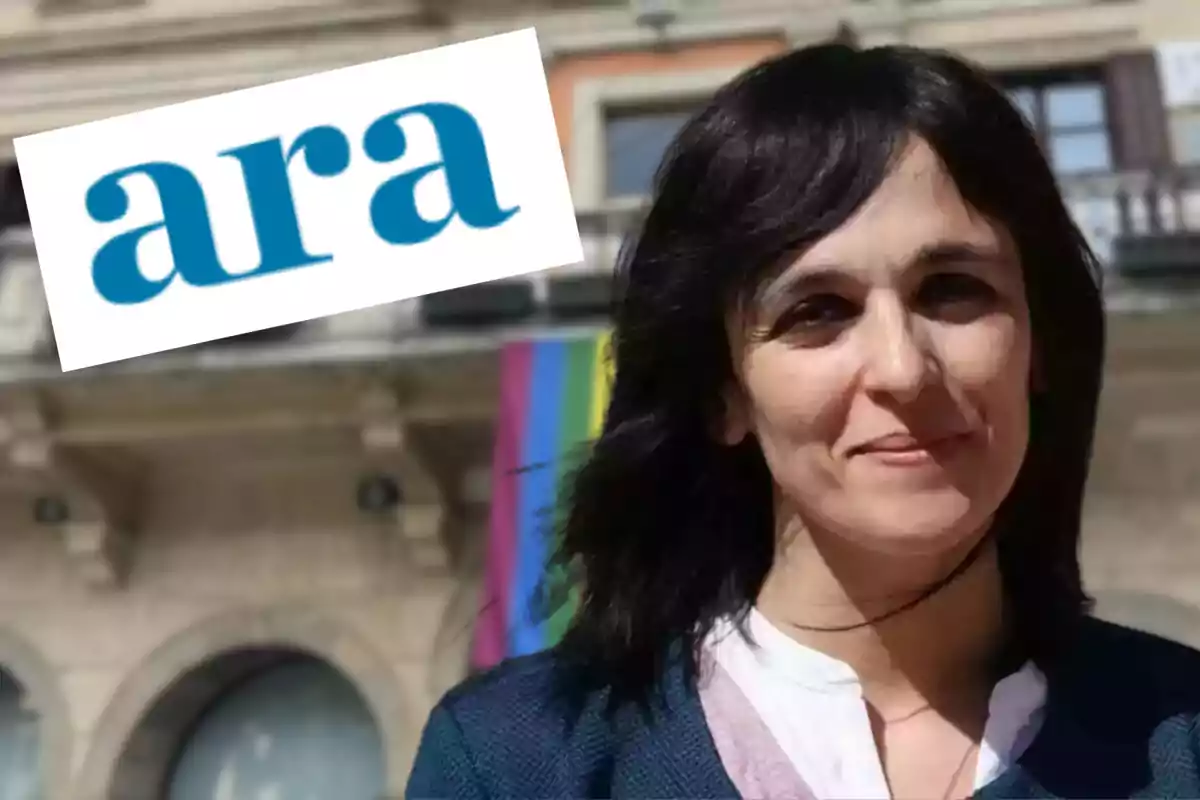 Sílvia Orriols sonriendo con un edificio de fondo y el logotipo de "ara" en la esquina superior izquierda.