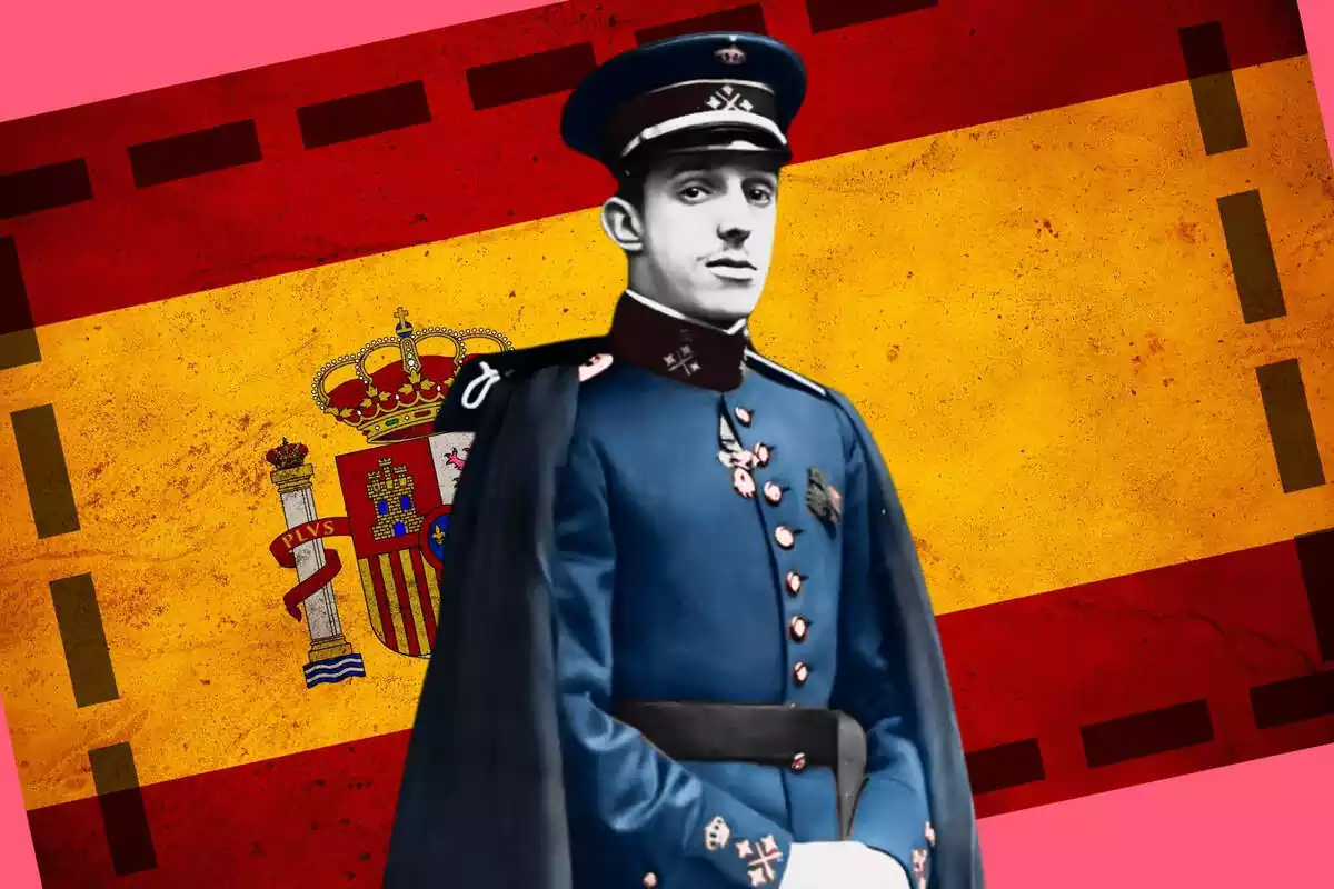 Montaje de una foto de Alfonso XIII con una bandera de España de fondo