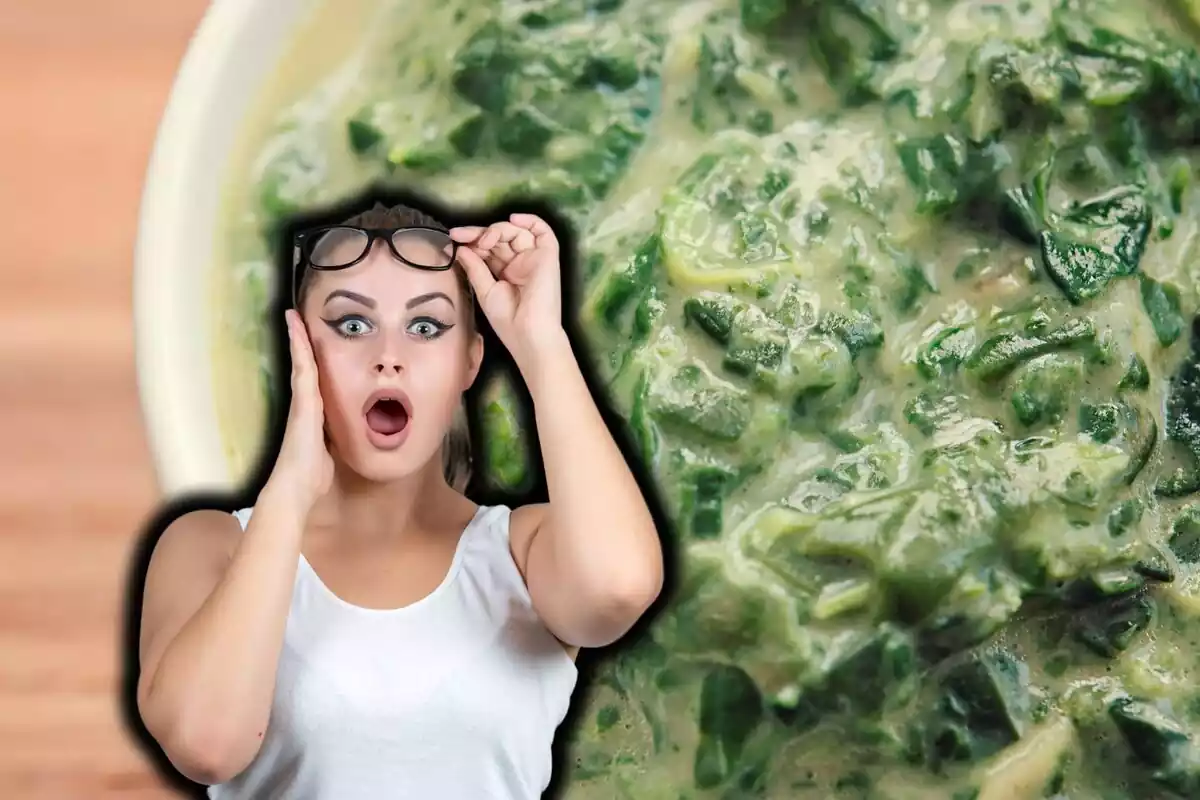 Mujer con una mano en un lado de la cara y la otra levantándose las gafas sorprendida, sobre fondo de detalle de plato de espinacas a la crema