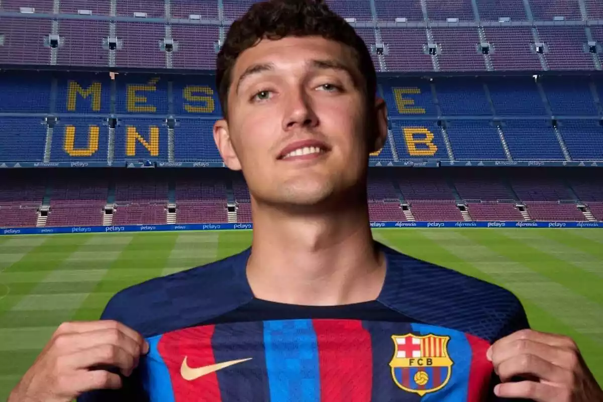 Andreas Christensen posando con la camiseta del FC Barcelona delante de una imagen del Camp Nou