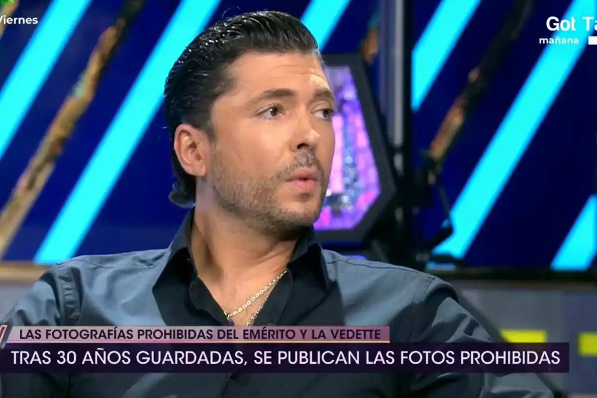 Ángel Cristo JR con cabello oscuro y barba ligera aparece en De Viernes con el texto 