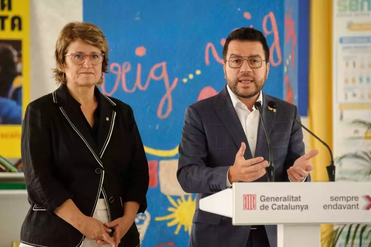 Imagen de la Consellera de Educación, Anna Simó, y Pere Aragonès