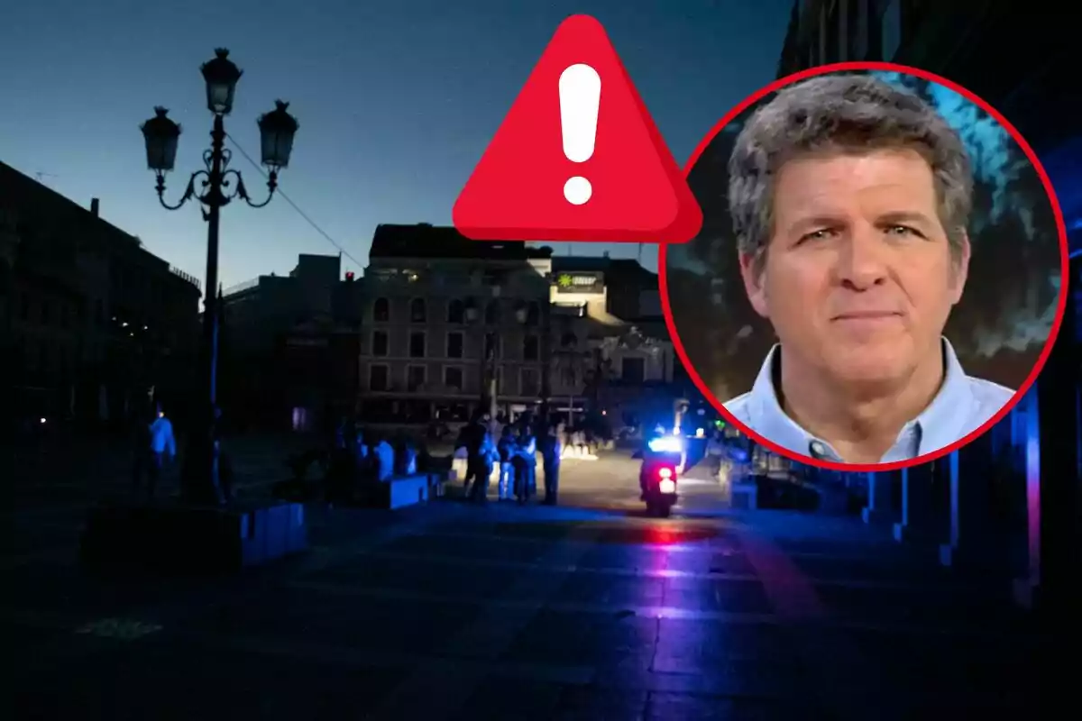 Una plaza oscura con un farol encendido y un grupo de personas, en la esquina superior derecha hay un círculo con la imagen de un hombre y un icono de advertencia. Una plaza oscura con un farol encendido y un grupo de personas, en la esquina superior derecha hay un círculo con la imagen de un hombre y un icono de advertencia.