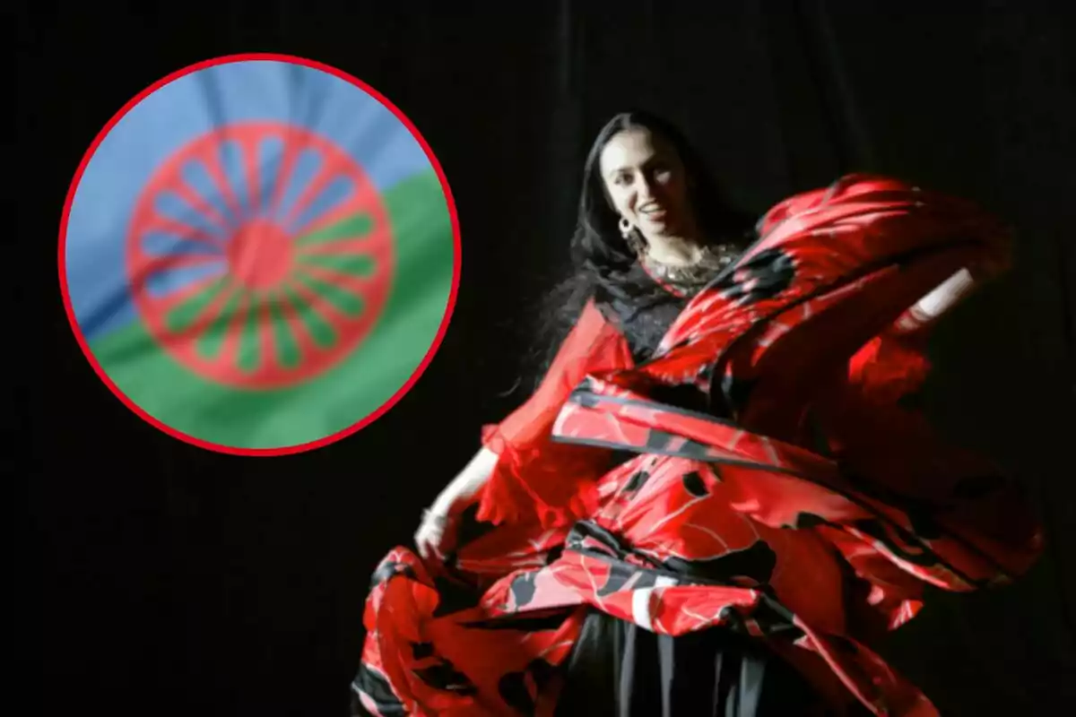 Una mujer bailando con un vestido rojo y negro, con la bandera romaní en un círculo a la izquierda.