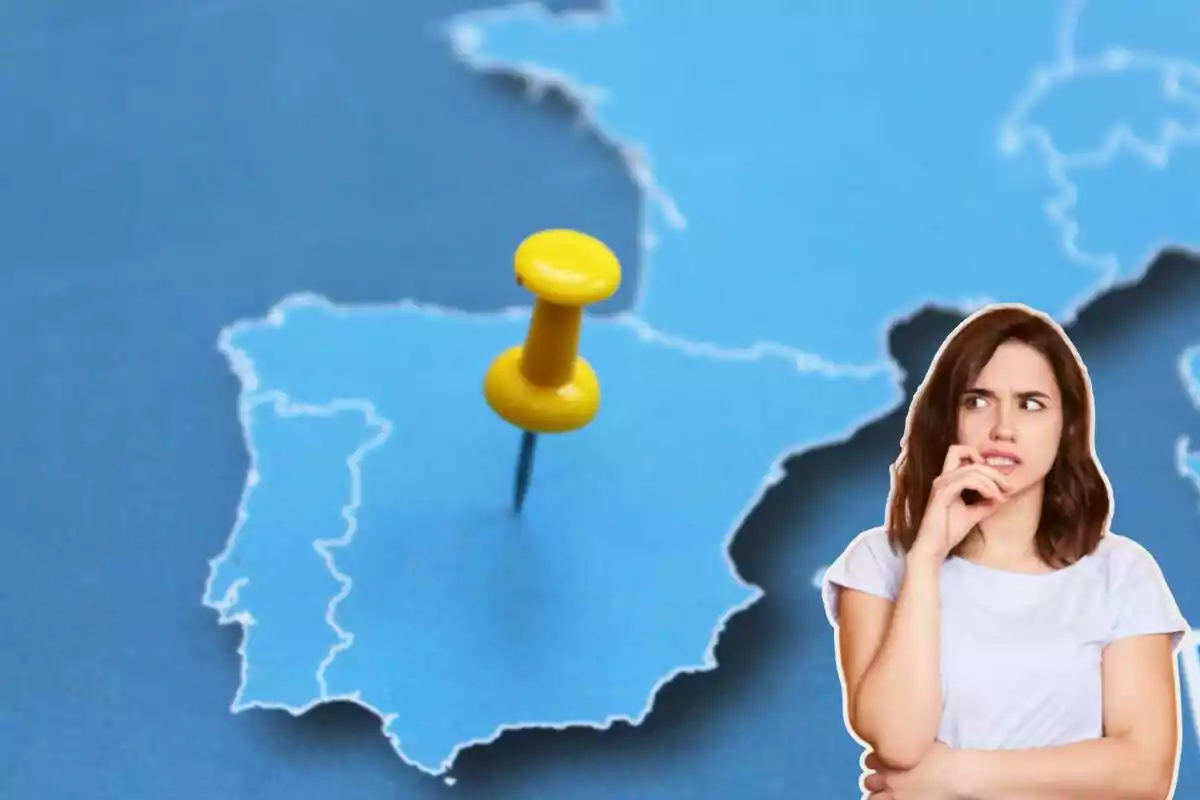 Una mujer pensativa frente a un mapa con un pin amarillo en España.