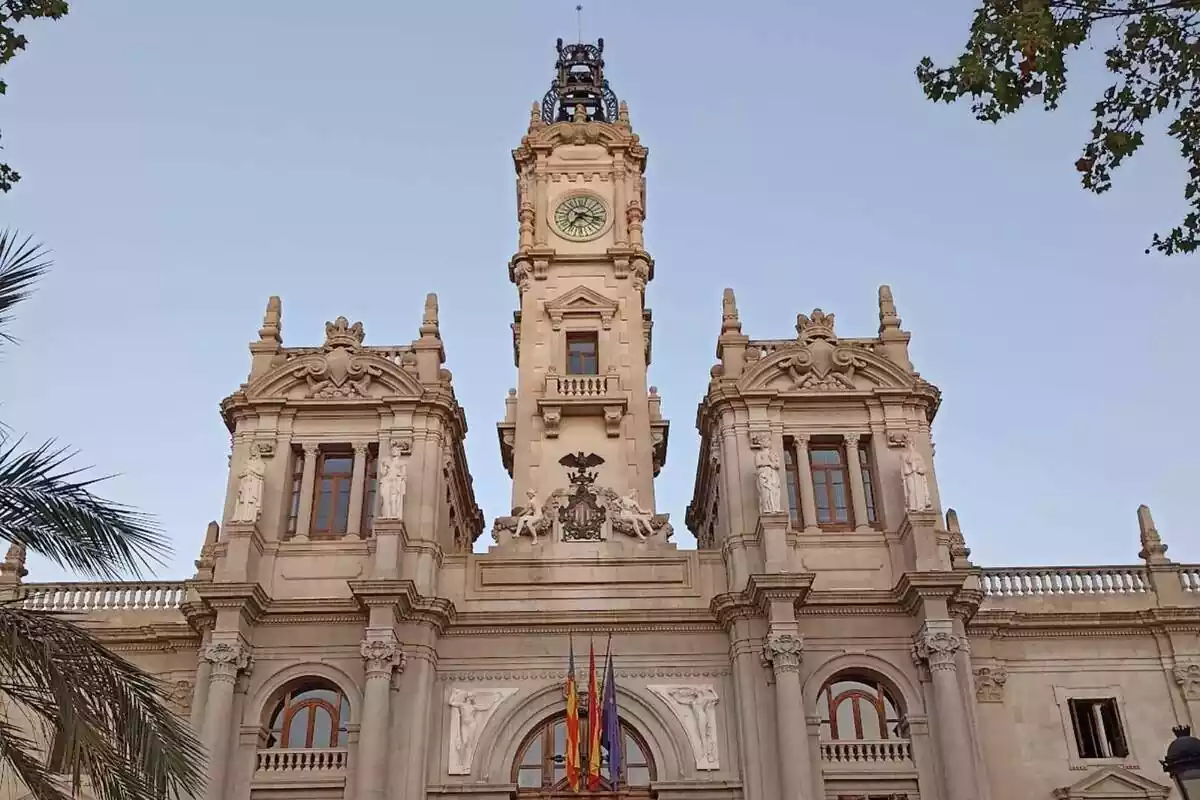 Primer plano de la fachada del Ayuntamiento de Valencia Primer plano de la fachada del Ayuntamiento de Valencia