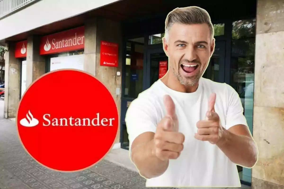 Un hombre sonriente con camiseta blanca hace un gesto de aprobación con ambas manos frente a una sucursal del banco Santander.