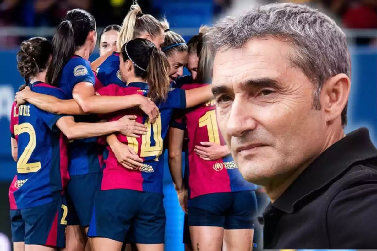 Un grupo de jugadoras de fútbol celebrando en equipo con un hombre de cabello canoso en primer plano.