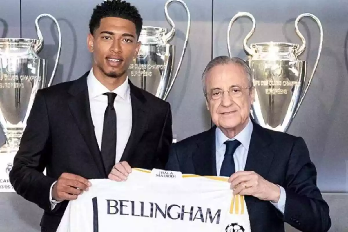 Jude Bellingham posa con la camiseta del Real Madrid al lado de Florentino Pérez