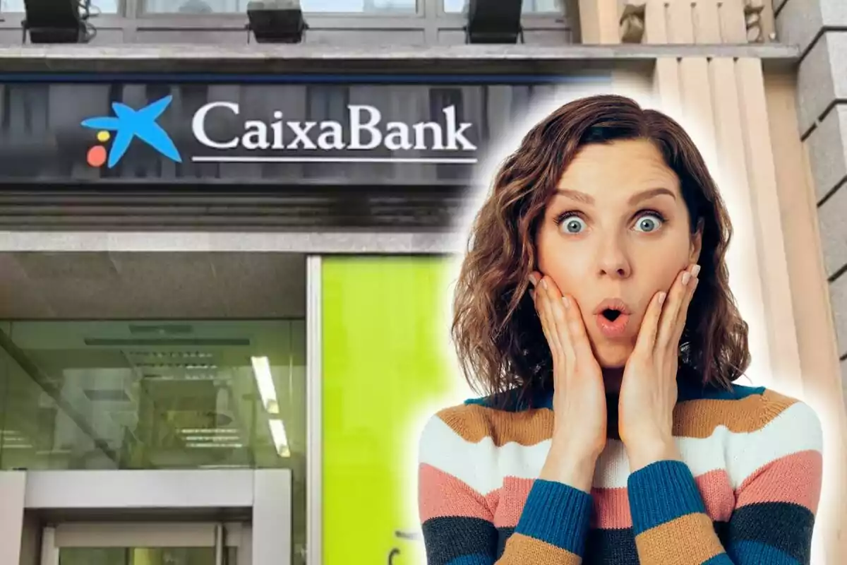 Una persona con expresión de sorpresa frente a la entrada de una sucursal de CaixaBank.