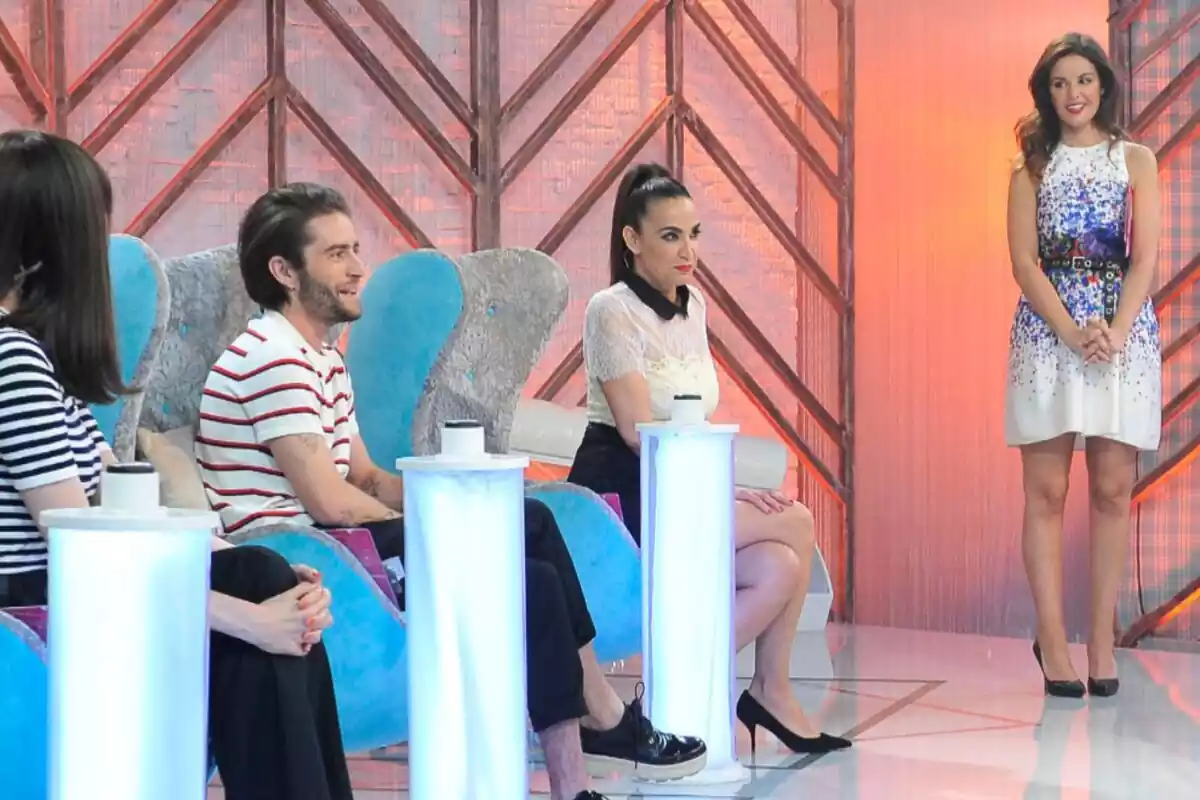 Captura de Marta Torné como presentadora de Cámbiame junto a Pelayo Díaz, Cristina Rodríguez y Natalia Ferviú Captura de Marta Torné como presentadora de Cámbiame junto a Pelayo Díaz, Cristina Rodríguez y Natalia Ferviú