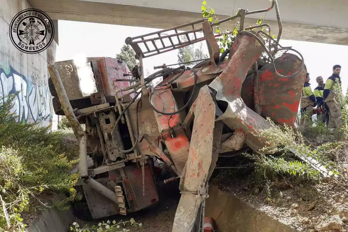 Camión volcado en Valladolid