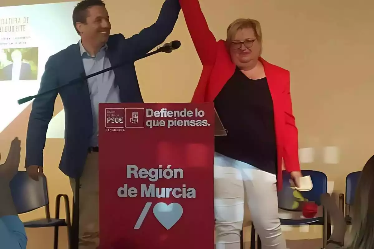 La candidata a la alcaldía del PSOE Albudeite (Murcia), Isabel de los Dolores Peñalver, en campaña electoral
