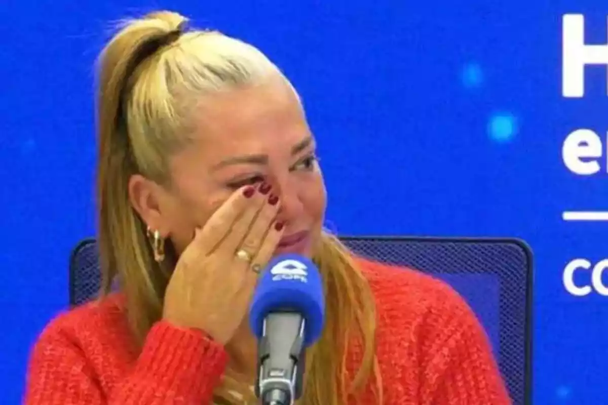 Captura del programa 'Carlos Herrera' en Cope con Belén Esteban llorando
