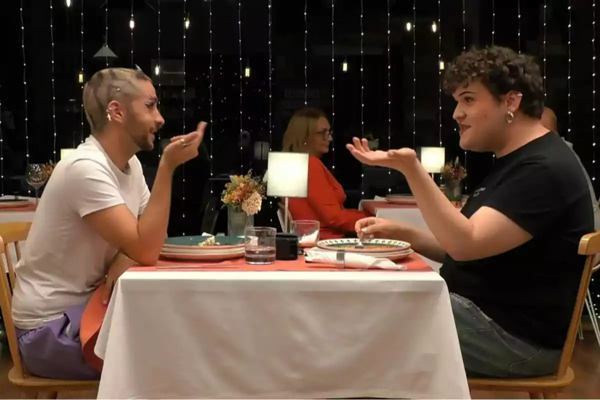 Captura de Ero y Mari cenando en 'First Dates'