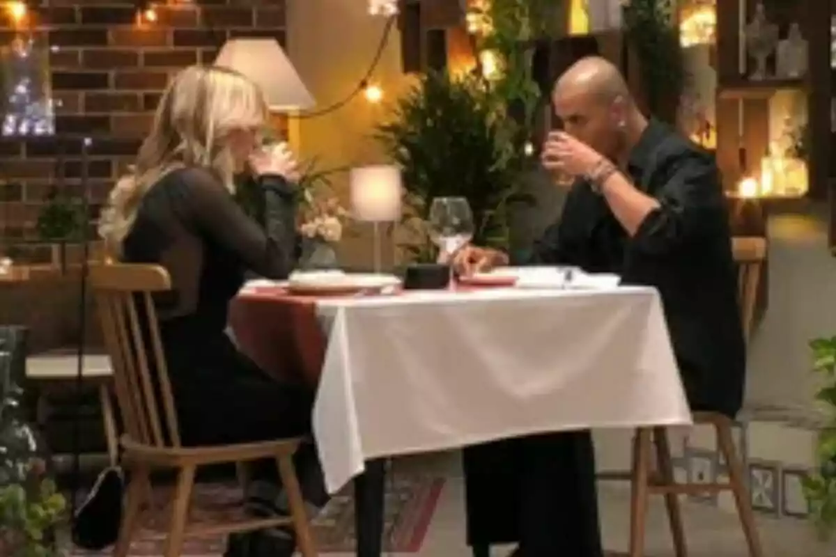 Captura de Jerjes y Patricia cenando en 'First Dates'