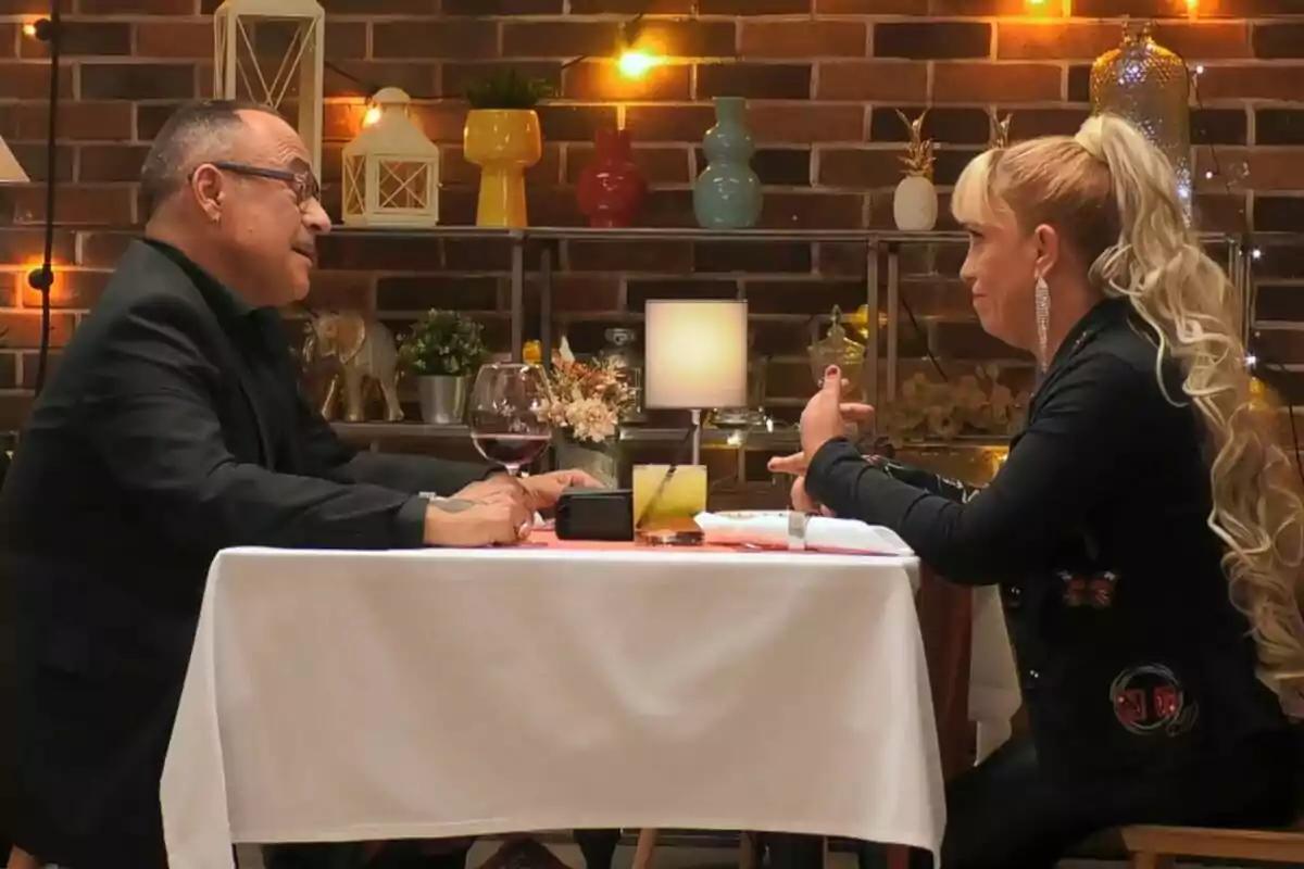 Captura de José Manuel y Mari Carmen cenando en 'First Dates'