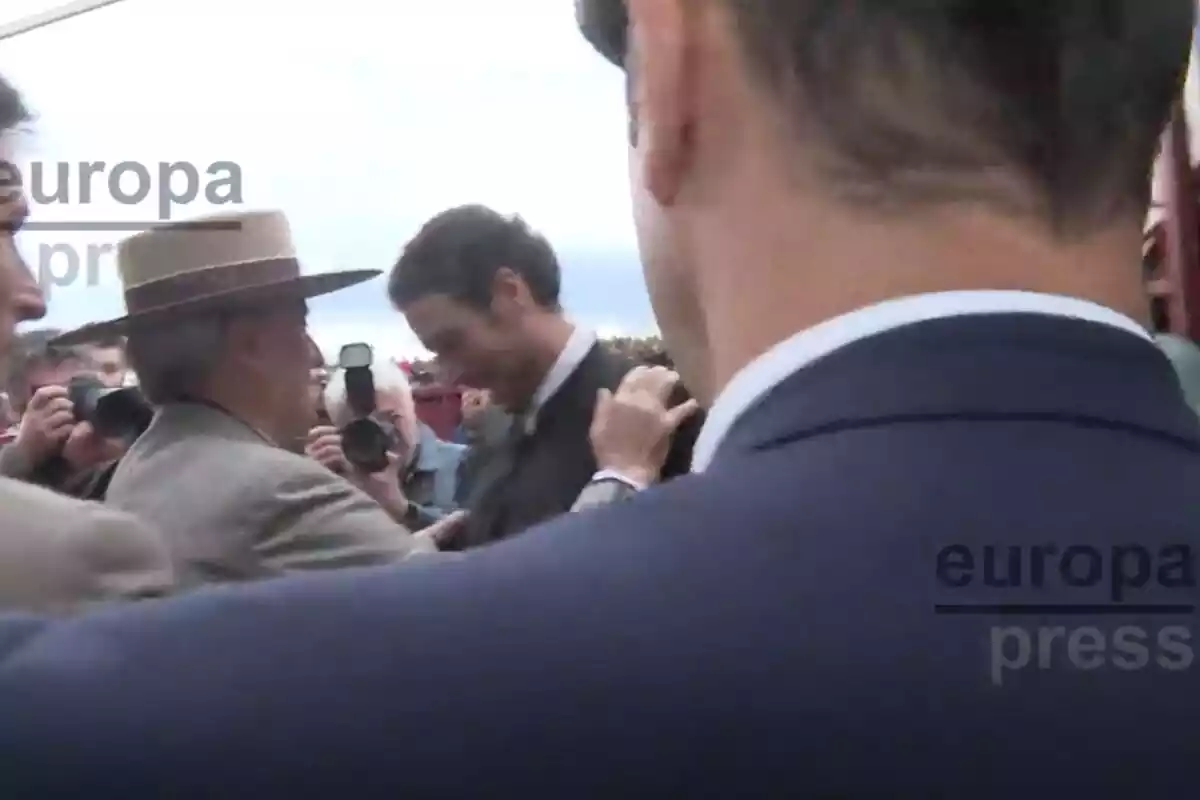 Captura de José Ortega Cano abrazando a Finito de Córdoba Captura de José Ortega Cano abrazando a Finito de Córdoba